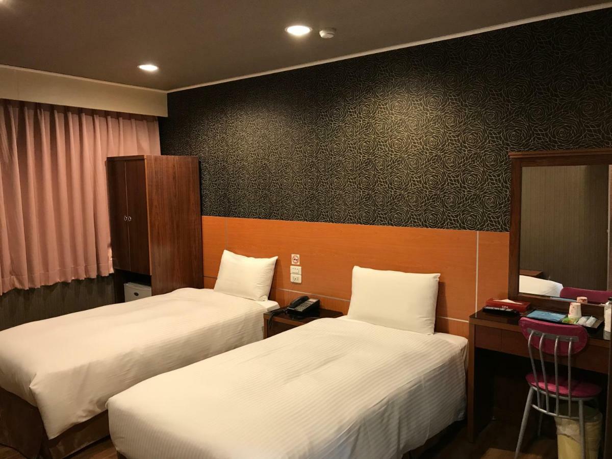 หลงเซียงโฮเต็ล Hotel เกาสง ภายนอก รูปภาพ